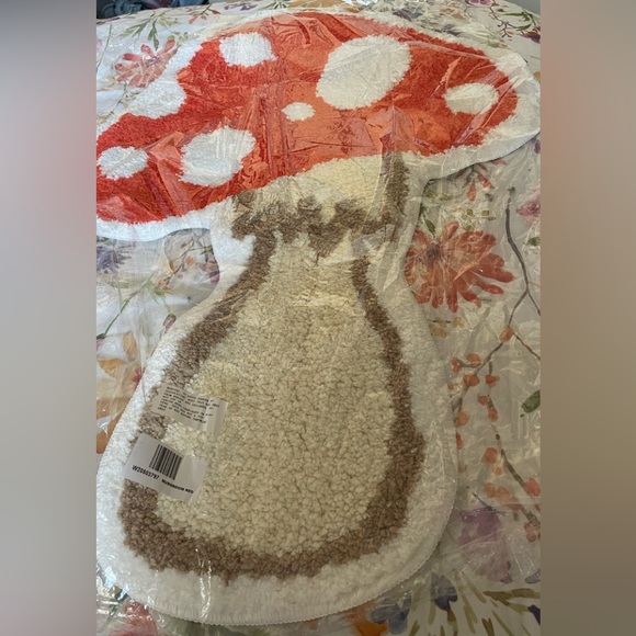 Mushroom Rug - Picture 2 of 3